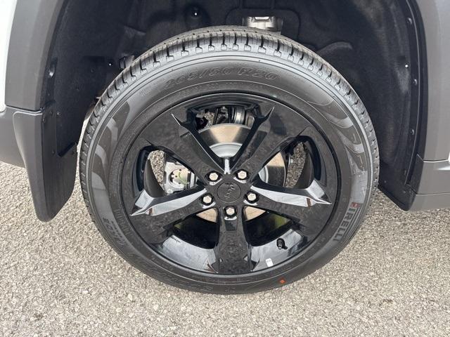 new 2025 Jeep Grand Cherokee car, priced at $45,877