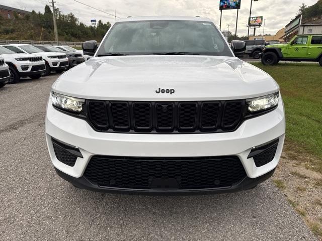 new 2025 Jeep Grand Cherokee car, priced at $45,877