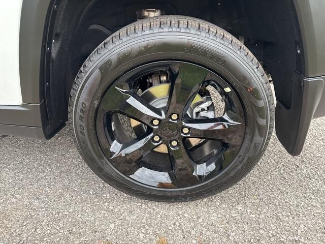 new 2025 Jeep Grand Cherokee car, priced at $45,877