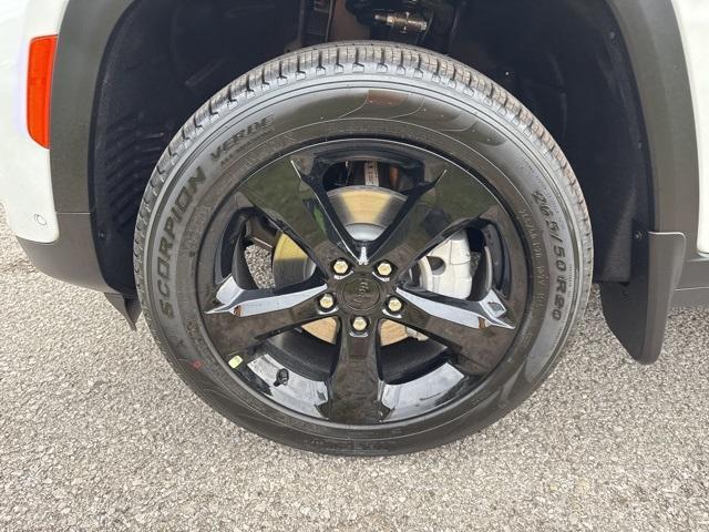 new 2025 Jeep Grand Cherokee car, priced at $45,877