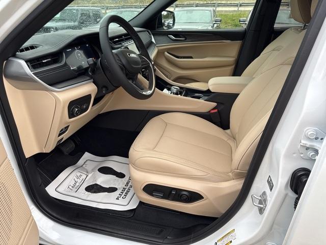 new 2025 Jeep Grand Cherokee car, priced at $45,877