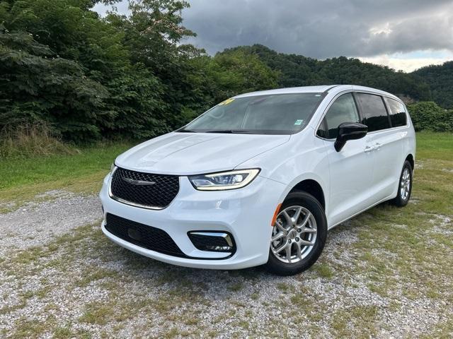 used 2024 Chrysler Pacifica car, priced at $32,500