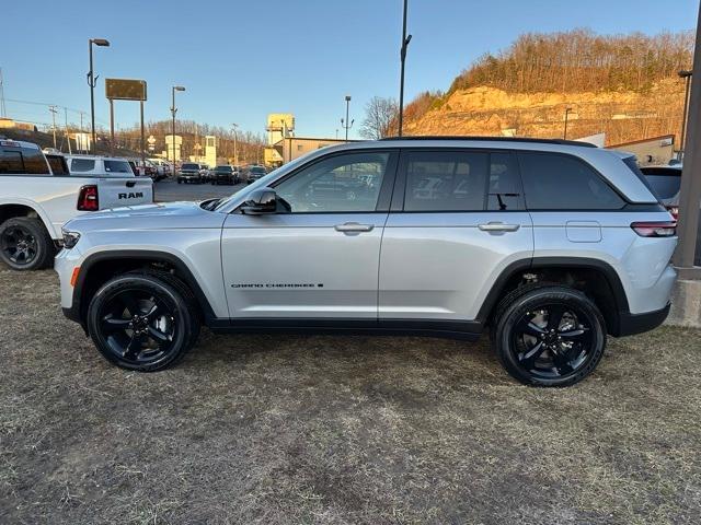 new 2025 Jeep Grand Cherokee car, priced at $39,997