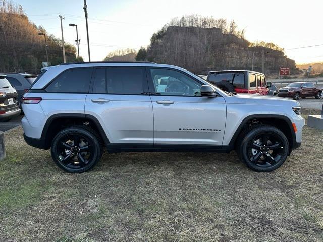 new 2025 Jeep Grand Cherokee car, priced at $39,997