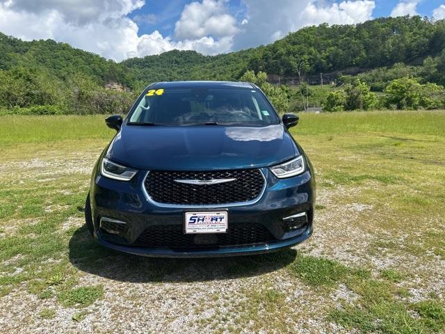 used 2024 Chrysler Pacifica car, priced at $36,500