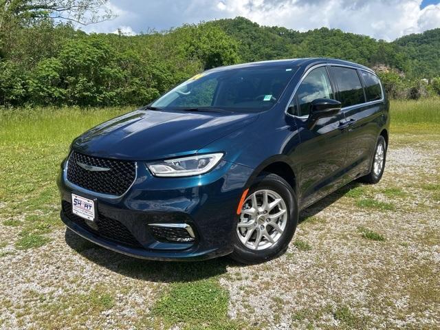used 2024 Chrysler Pacifica car, priced at $36,500