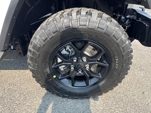 new 2025 Jeep Gladiator car, priced at $40,997