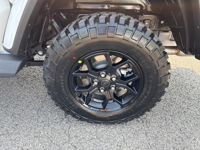 new 2025 Jeep Gladiator car, priced at $40,997