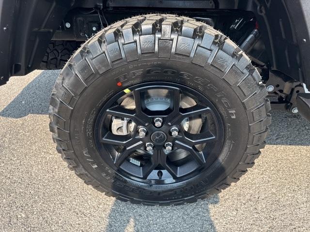 new 2025 Jeep Gladiator car, priced at $40,997