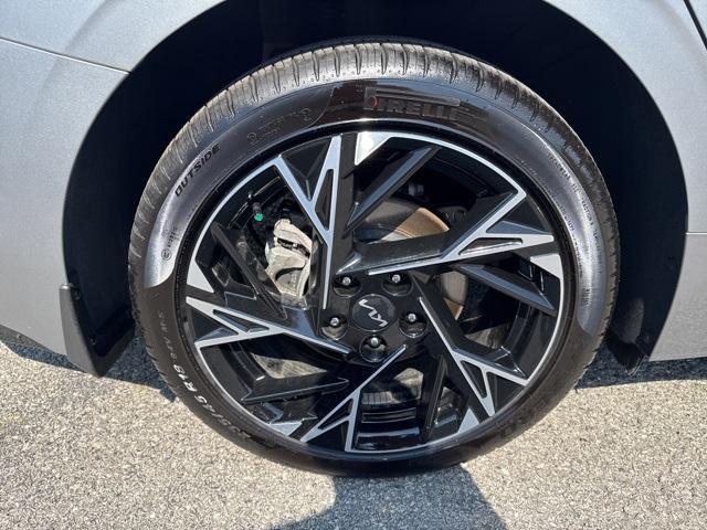 used 2025 Kia K5 car, priced at $28,996