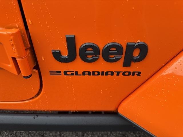 new 2025 Jeep Gladiator car, priced at $45,997