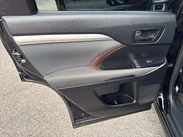 used 2019 Toyota Highlander car, priced at $20,996