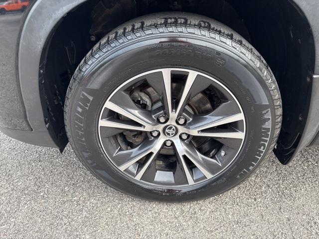 used 2019 Toyota Highlander car, priced at $20,996