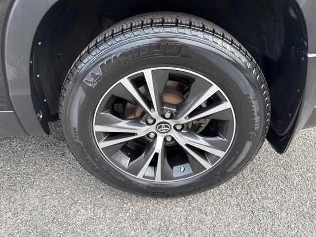 used 2019 Toyota Highlander car, priced at $20,996