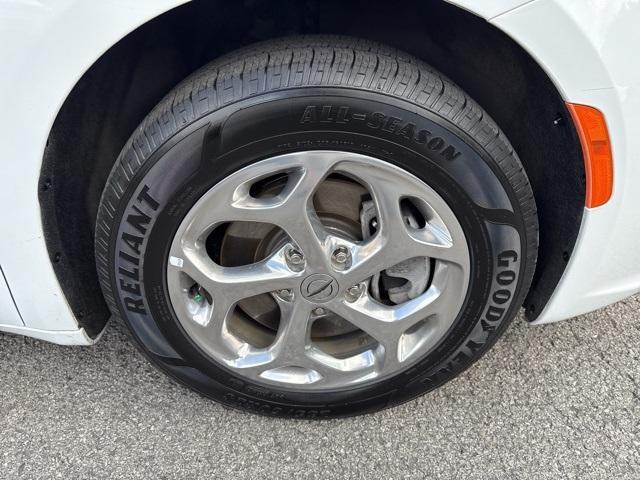 used 2021 Chrysler Pacifica car, priced at $31,997