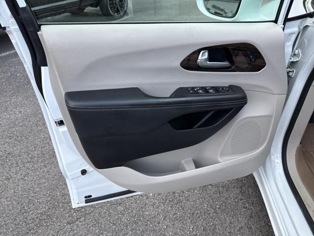 used 2021 Chrysler Pacifica car, priced at $31,997