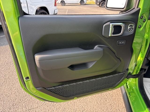 new 2025 Jeep Gladiator car, priced at $52,197