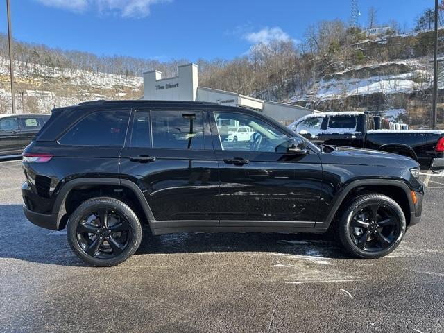 new 2025 Jeep Grand Cherokee car, priced at $42,997