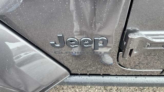 new 2025 Jeep Gladiator car, priced at $44,597