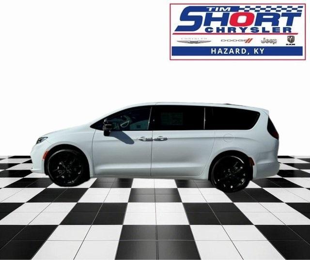 new 2024 Chrysler Pacifica car, priced at $41,997