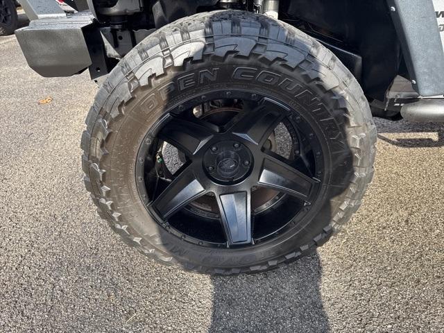 used 2015 Jeep Wrangler Unlimited car, priced at $21,300