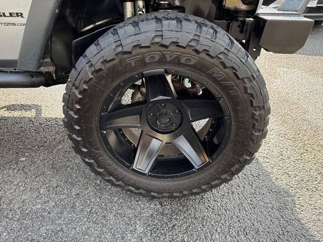 used 2015 Jeep Wrangler Unlimited car, priced at $21,300