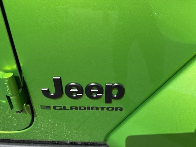 new 2025 Jeep Gladiator car, priced at $43,997