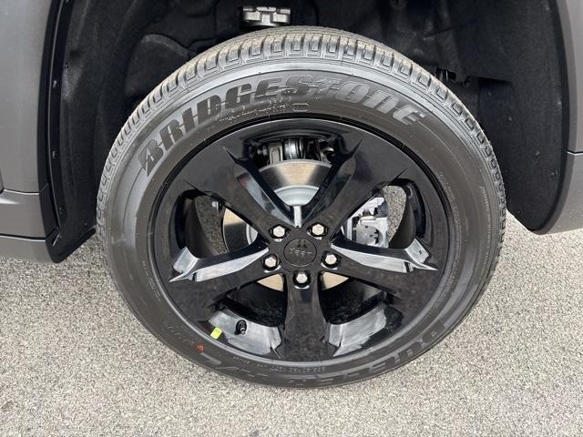 new 2025 Jeep Grand Cherokee car, priced at $40,574