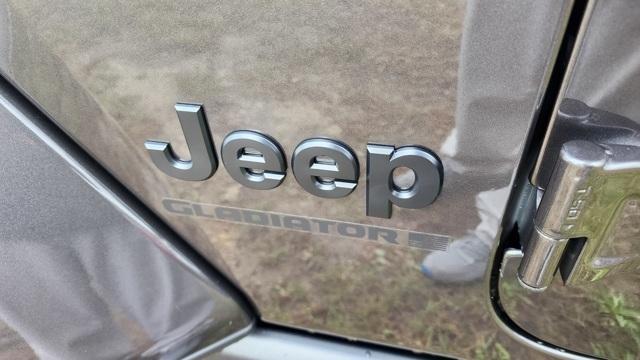 new 2025 Jeep Gladiator car, priced at $38,997