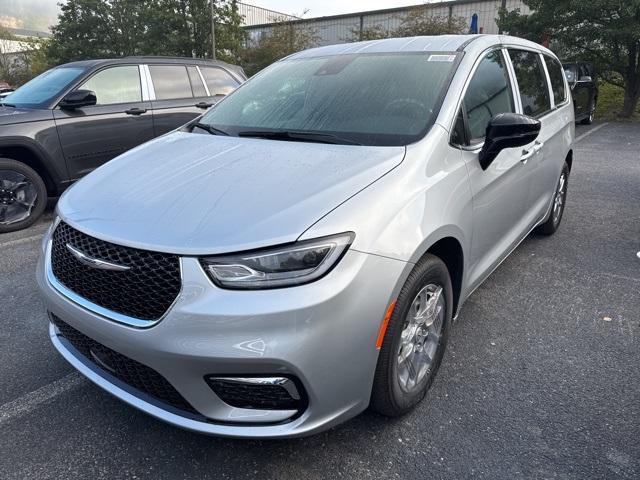new 2026 Chrysler Pacifica car, priced at $39,997