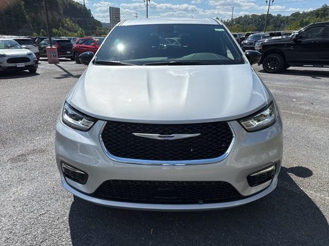 new 2026 Chrysler Pacifica car, priced at $39,997