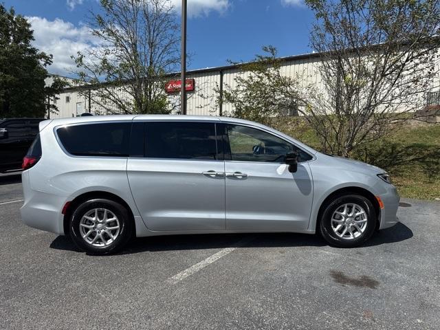 new 2026 Chrysler Pacifica car, priced at $39,997