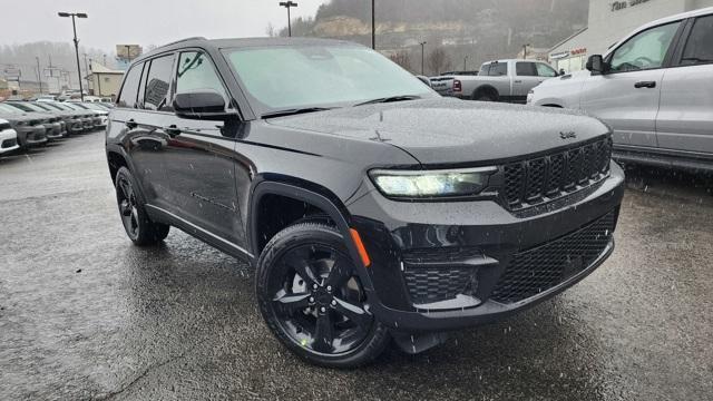 new 2025 Jeep Grand Cherokee car, priced at $40,997