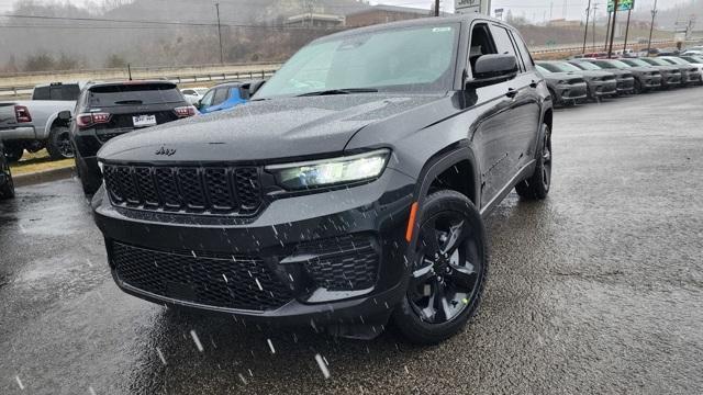 new 2025 Jeep Grand Cherokee car, priced at $40,997