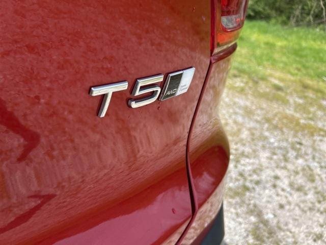 used 2022 Volvo XC40 car, priced at $32,996