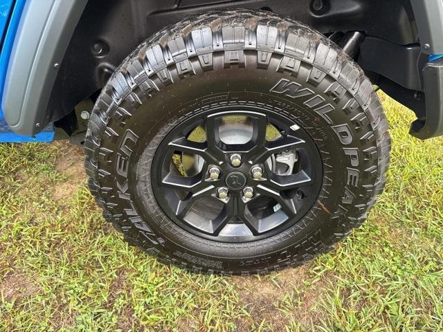 new 2025 Jeep Wrangler car, priced at $39,997