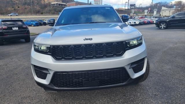 new 2025 Jeep Grand Cherokee car, priced at $40,997