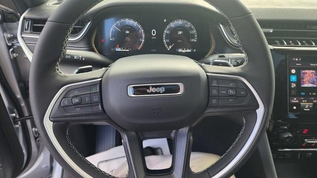 new 2025 Jeep Grand Cherokee car, priced at $40,997