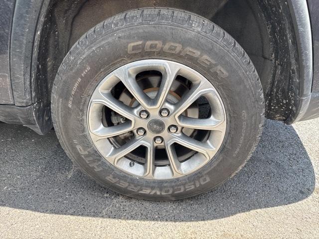 used 2016 Jeep Grand Cherokee car, priced at $14,996