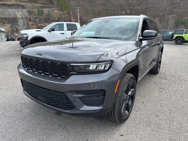 new 2025 Jeep Grand Cherokee car, priced at $40,197