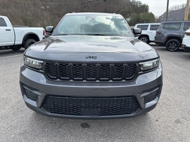 new 2025 Jeep Grand Cherokee car, priced at $40,197