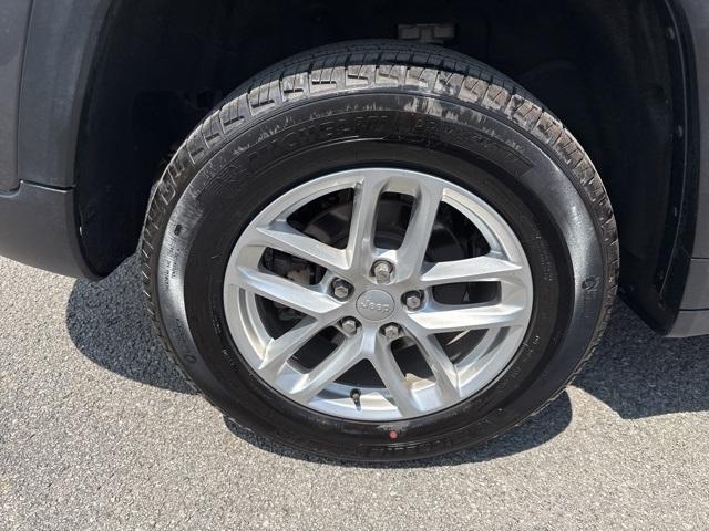 used 2025 Jeep Grand Cherokee car, priced at $37,500