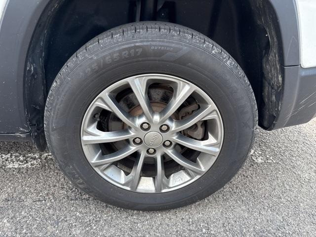 used 2020 Jeep Cherokee car, priced at $14,996