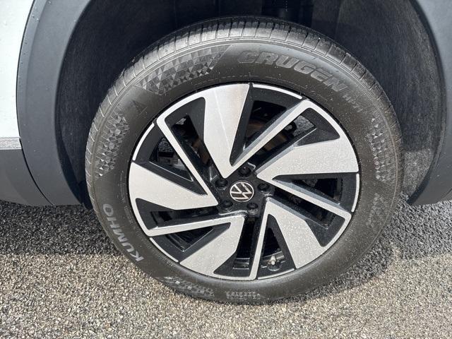 used 2024 Volkswagen Atlas car, priced at $37,996
