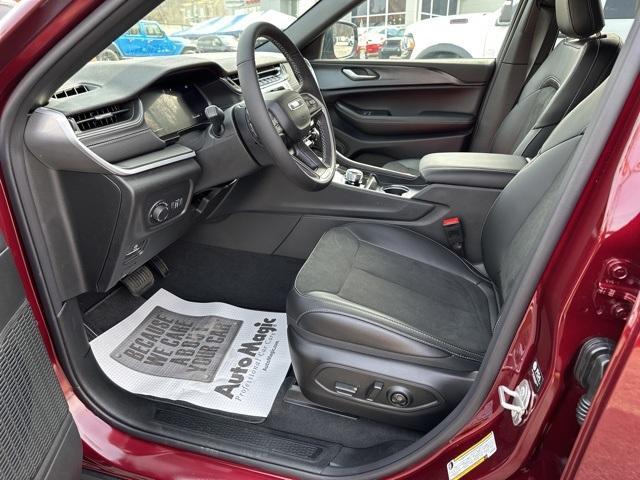 new 2025 Jeep Grand Cherokee car, priced at $39,997