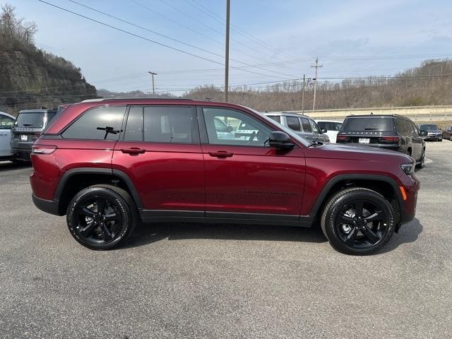 new 2025 Jeep Grand Cherokee car, priced at $39,997