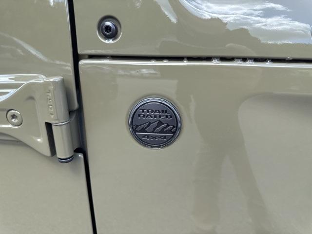 new 2025 Jeep Gladiator car, priced at $44,197