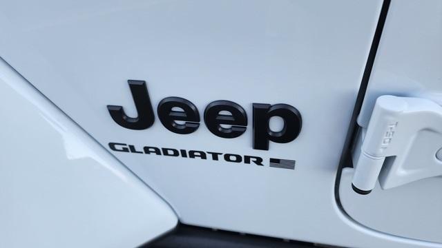 new 2025 Jeep Gladiator car, priced at $37,497