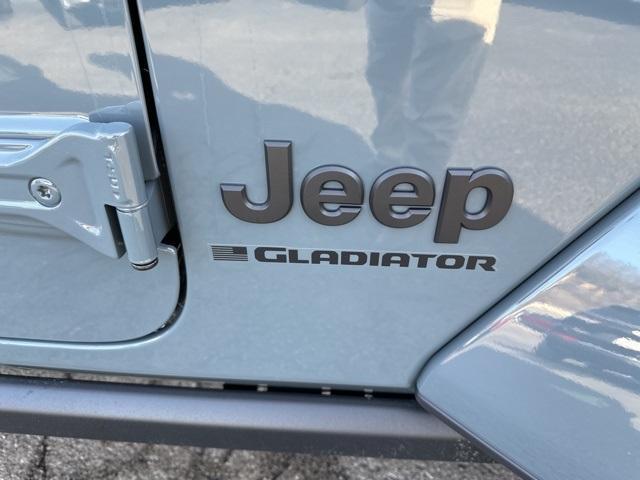 new 2025 Jeep Gladiator car, priced at $38,997