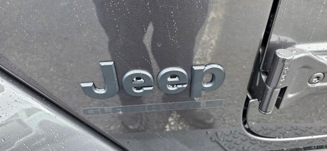 new 2025 Jeep Gladiator car, priced at $43,541